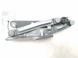   Engine cover hinge 