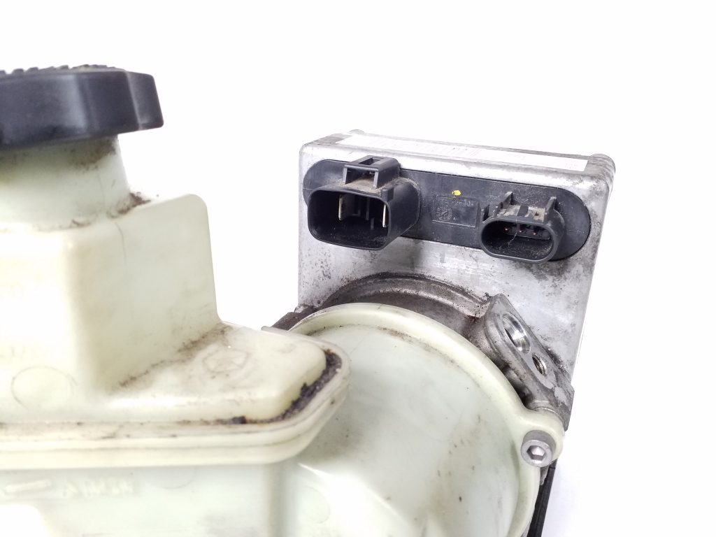 Used Chrysler 300C Power steering pump P68059526AD