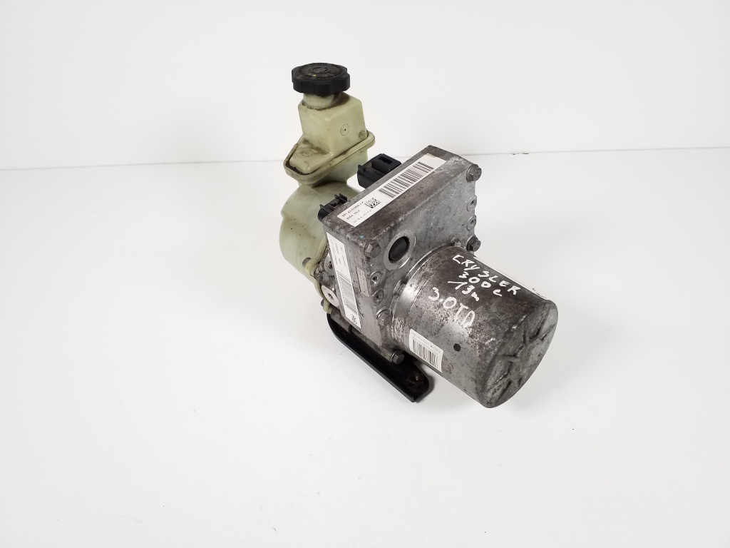 Used Chrysler 300C Power steering pump P68059526AD
