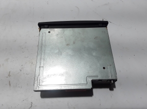   Radio (head unit)  - 8200205833 