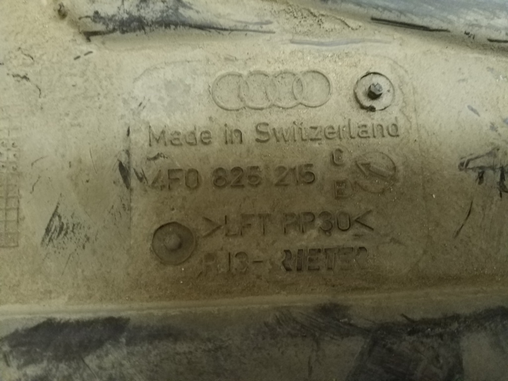 AUDI A6 C6/4F (2004-2011) Undervognsdeksel på venstre side 4F0825215 21422206