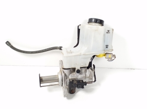  Master cylinder 