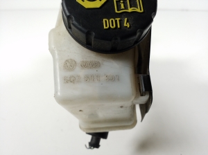 AUDI A3 8V (2012–2020) Brake master cylinder 5Q2611301 - 2