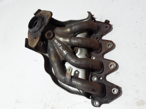  Exhaust manifold 