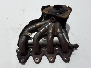  Exhaust manifold 