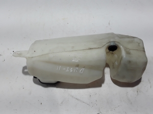  Windscreen washer tank front 