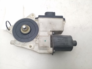 BMW X3 E83 (2003–2010) Front door window regulator motor 6925964 - 3