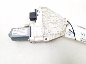 Moteur de lève-vitre de porte avant - 4F0959802B