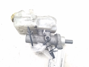  Master cylinder 