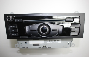 Radio / CD-Player / DVD-Player / Navigation - 8R1035186Q