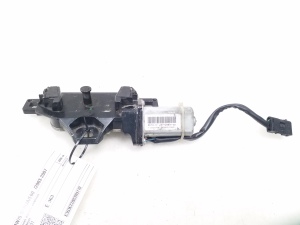 BMW 5 SERIES E60 (2003–2010) Heckklappe Zuziehhilfe 7129931 - 3