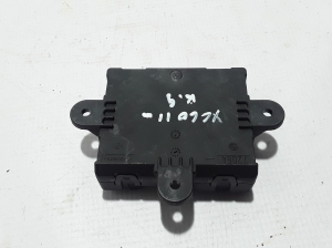  Rear side door control unit 