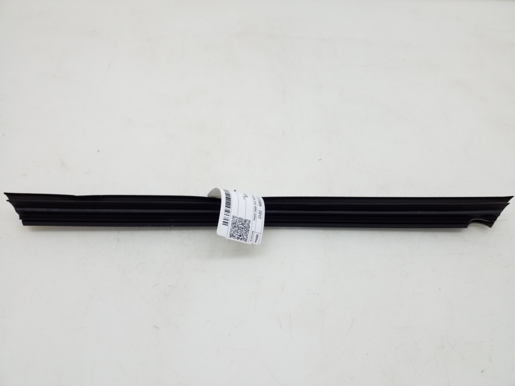 Mercedes Benz E-Class W212 (2009–2015) Fensterschachtleiste innen Tür hinten A2127350365 Mercedes Benz E-Class W212 (2009–2015) Fensterschachtleiste innen Tür hinten A2127350365