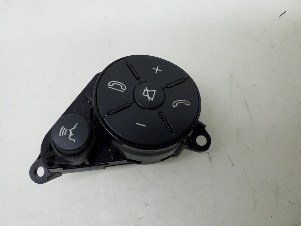 MERCEDES-BENZ E-Class W212/S212/C207/A207 (2009-2016) Steering wheel buttons / switches A2048210051 20976028