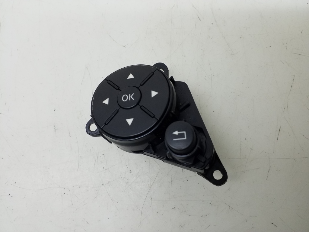Mercedes Benz E-Class W212 (2009–2015) Steering wheel switch A2048210151 Mercedes Benz E-Class W212 (2009–2015) Steering wheel switch A2048210151