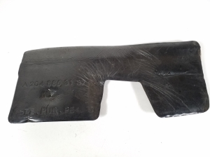 Mercedes Benz C-Class 204 (2007–2014) Esiporitiiva muu osa A2048853137 - 3