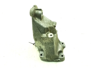   Engine holder 