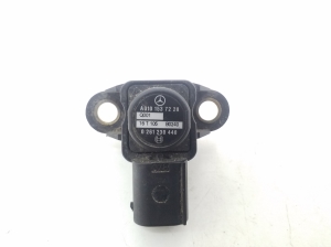 Mercedes Benz C-Class 205 (2014–2021) Sonstiger Sensor A0101537228 - 3