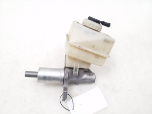  Master cylinder 