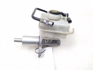 BMW 5 SERIES E61 (2004–2010) Brake master cylinder - 2