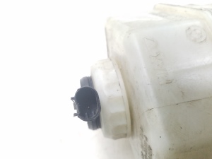  Master cylinder 