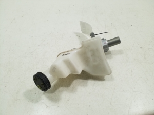  Master cylinder 