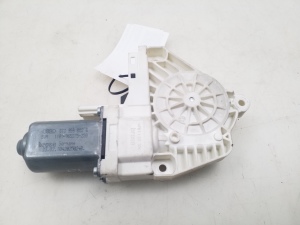 Front door window regulator motor - 8T0959802B
