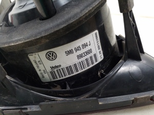 Volkswagen Golf V (2003–2009) Tagatuli tagaluugil 5M0945094J - 2
