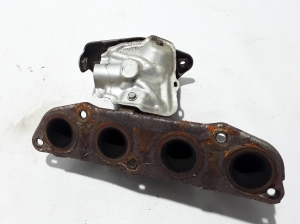  Exhaust manifold 