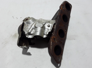  Exhaust manifold 