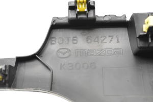 Mazda 3 IV (2019–2026) Salona paneļa cita detaļa b0j864271 - 3