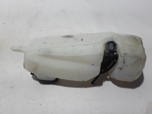  Windscreen washer tank front 