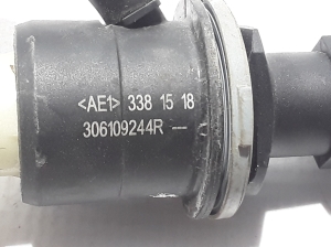 Dacia Duster (2010–2017) Clutch master cylinder 306109244R - 4