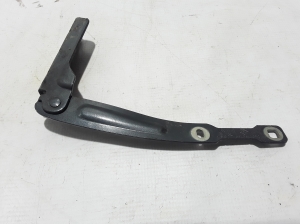  Engine cover hinge 