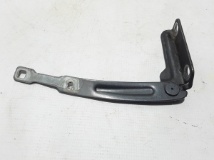  Engine cover hinge 