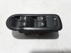 RENAULT Scenic (2003–2010) Esiukse klaaslüliti 8200315042 - 3