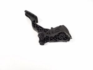 Hyundai i30 (2007–2011) Accelerator pedal 327002H300 - 3