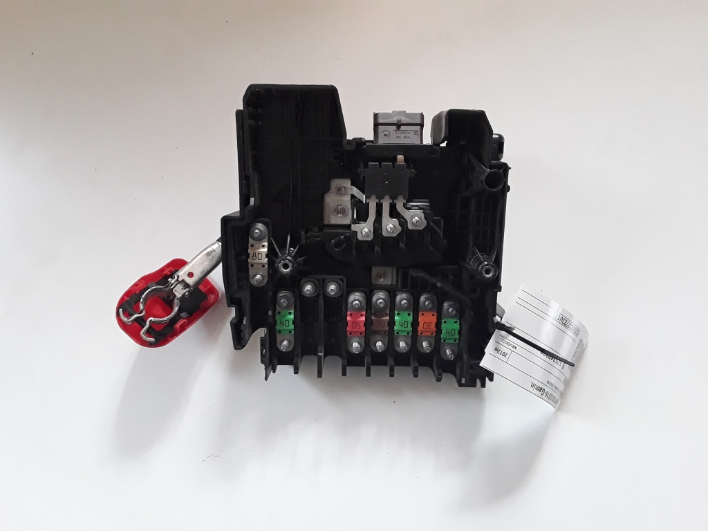 Used Peugeot 3008 Battery charging unit 9675349880