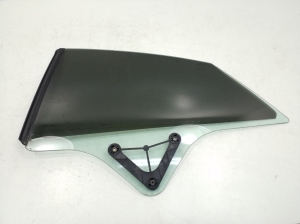   Rear quarter glass  - A2076700110 