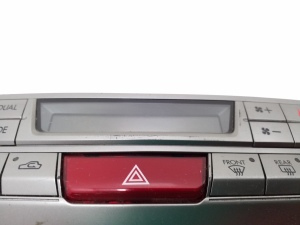 Subaru Outback (2009–2014) Heater control panel 72311AJ030 - 2