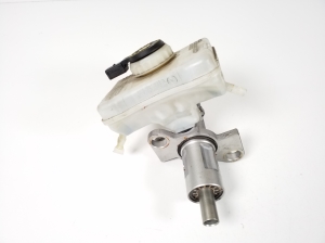  Master cylinder 