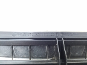 Mercedes Benz E-Class W207 (2009–2017) Lüftungsgitter Kotflügel hinten A2128300242 - 2