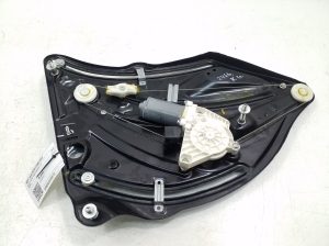 Rear fork windscreen lifter and its components