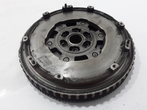  Clutch flywheel 