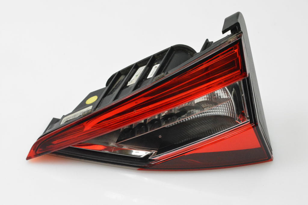 Used Skoda Superb Rear light on cover 3V9945308C