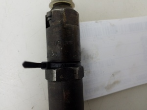  Fuel injector 