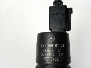 Mercedes Benz E-Class W212 (2009–2015) Front windshield washer pump A2218690121 - 2
