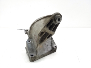  Engine holder 