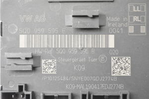 Volkswagen Passat B8 (2014–2023) Tagumise küljeukse juhtplokk 5Q0959595E - 2