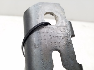 AUDI A6 C6 (2004–2011) Charnière de capot moteur 4F0823301 - 2